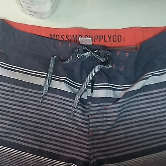 Mossimo board shorts - Picture 4 of 4
